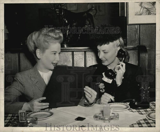 Press Photo Mrs. William Saroyan & Mrs. Martha Stevenson Kemp dine at 21 Club - Historic Images