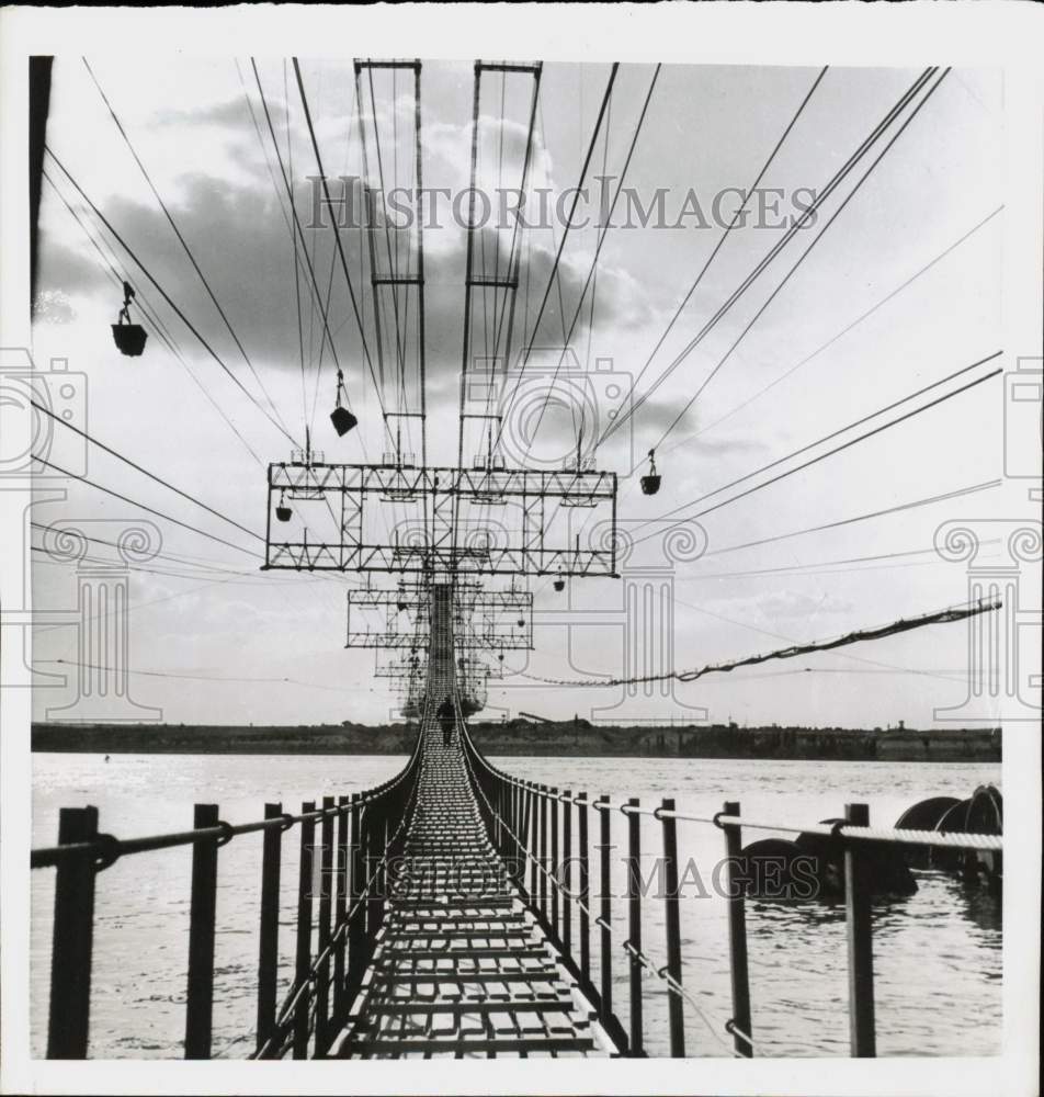 1955 Press Photo Cableway Over Volga River Near Stalingrad, Russia Serves Plant - Historic Images