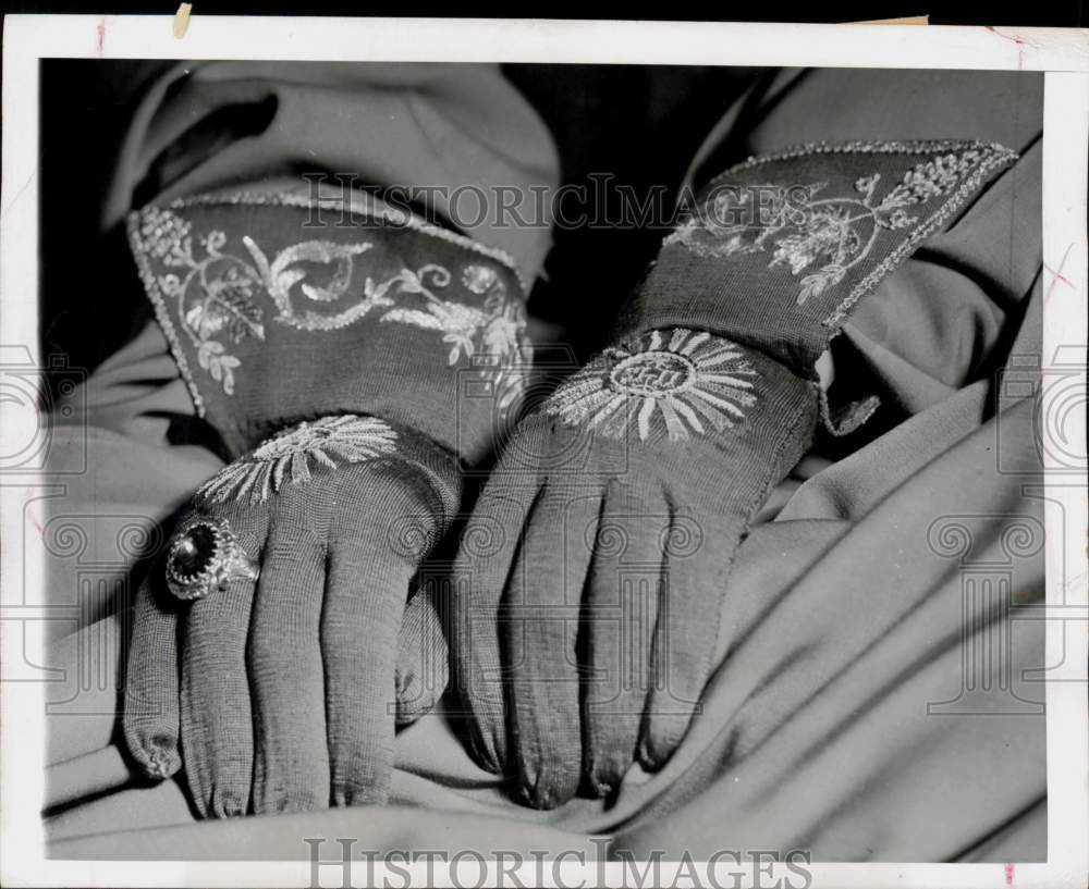 1946 Press Photo The Gloves and Ring of a Cardinal - afx03567- Historic Images