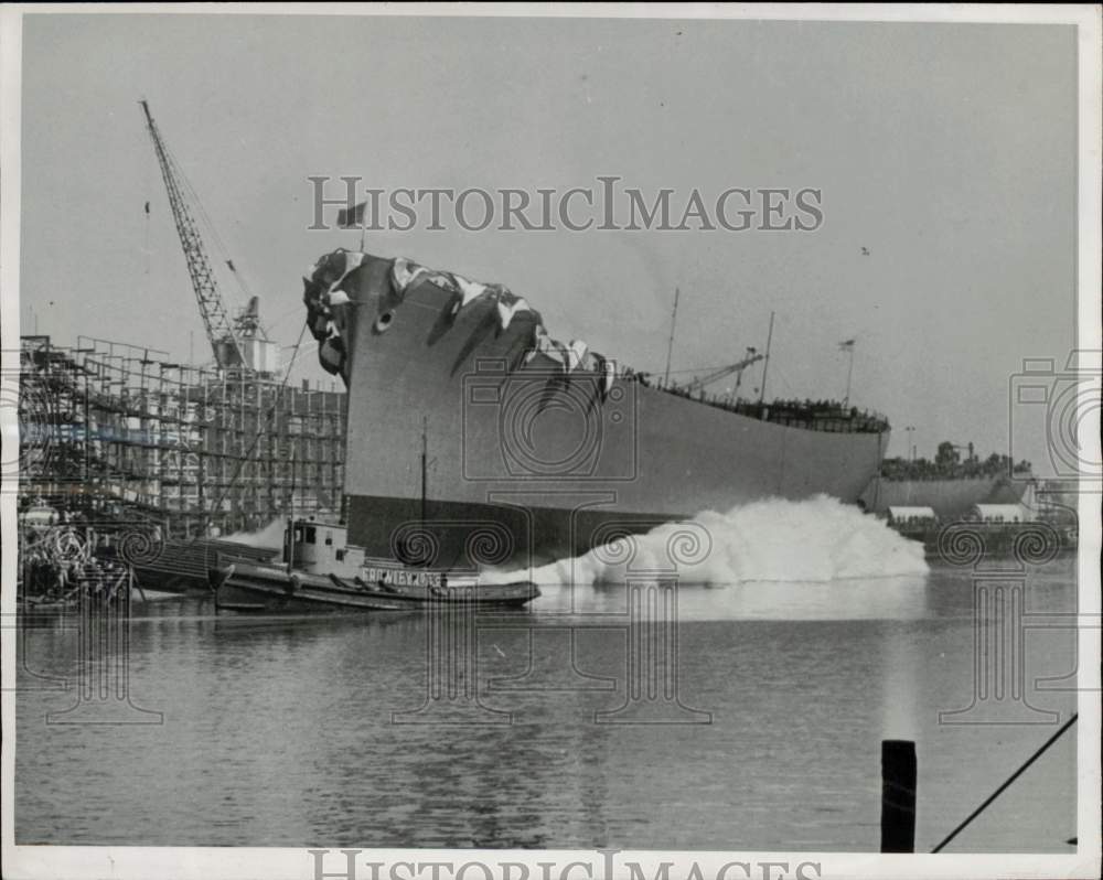 1942 Press Photo U.S.S. Hamlin shown launching in San Francisco, California - Historic Images