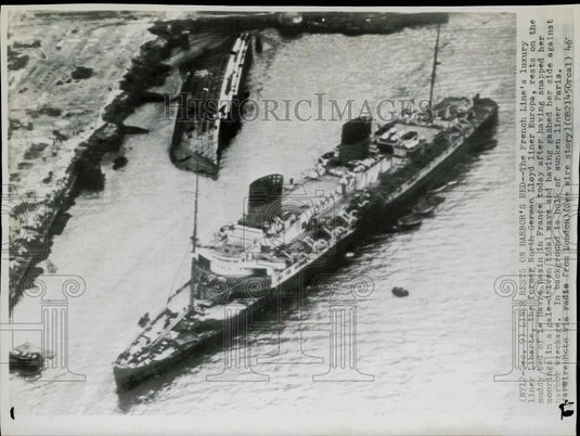 1946 Press Photo Ships Liberte & Paris Sink in Le Havre Basin After Tidal Wave - Historic Images