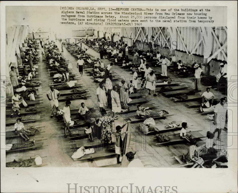 1965 Press Photo Hurricane Betsy refugees at Algiers Naval Station, New Orleans - Historic Images