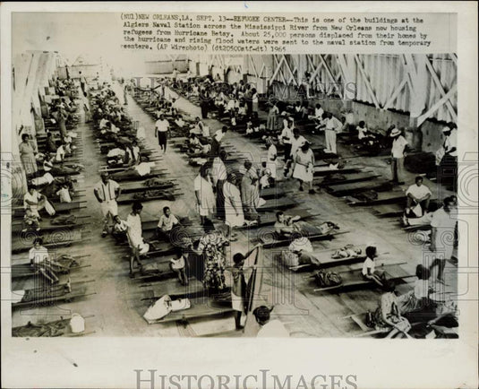 1965 Press Photo Hurricane Betsy refugees at Algiers Naval Station, New Orleans - Historic Images