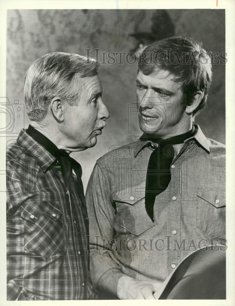 1968 Press Photo Actors Arthur O&#39;Connell And Monte Markham On Television Series - Historic Images