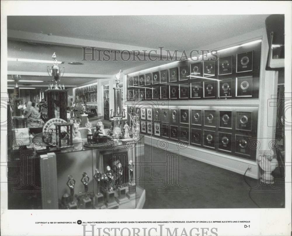 1981 Press Photo A view of Elvis&#39; trophy room in &quot;This Is Elvis&quot; - afx13976 - Historic Images