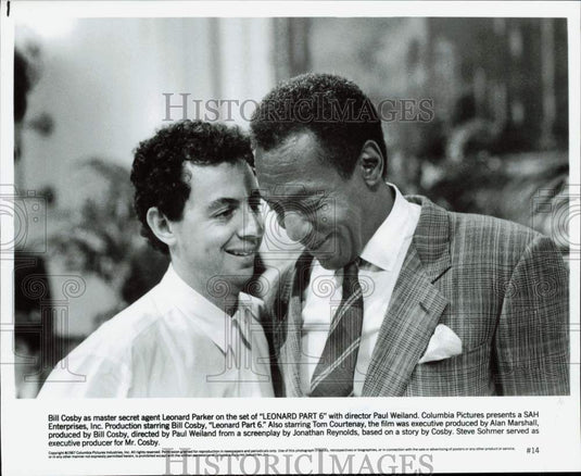 1987 Press Photo Bill Cosby and Paul Weiland on set of "Leonard Part 6" - Historic Images