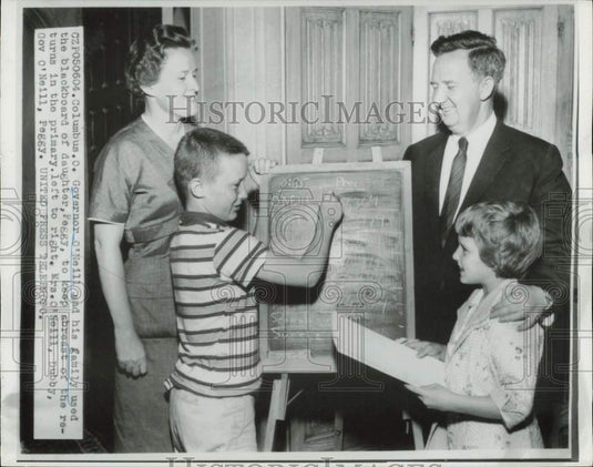 1958 Press Photo Ohio Governor O'Neill with his wife and children in Columbus - Historic Images