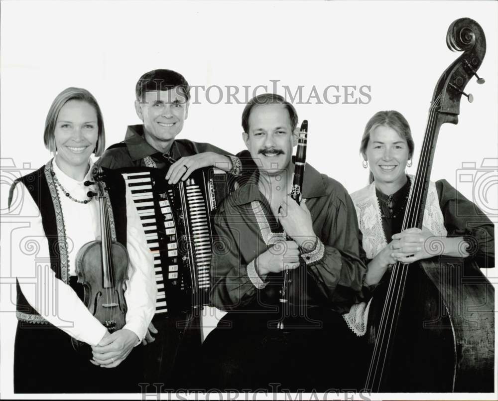 1995 Press Photo Accordion Player David Owens and The Ethnic Connection - Historic Images