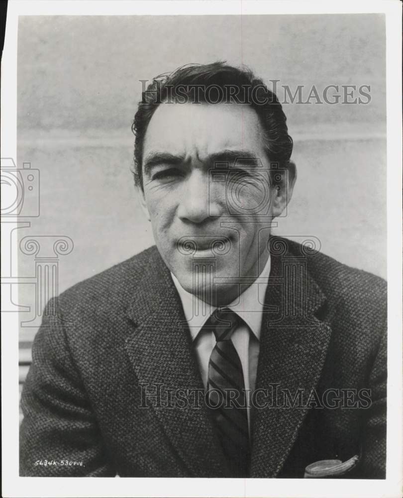 Press Photo Actor Anthony Quinn in Paris to film &quot;The Hunchback of Notre Dame&quot; - Historic Images