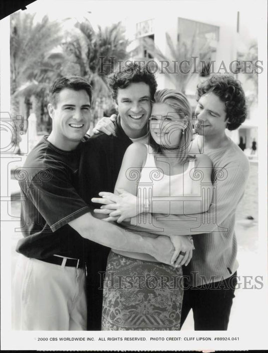2001 Press Photo Cast Members Of American Television Situation Comedy: Grapevine - Historic Images