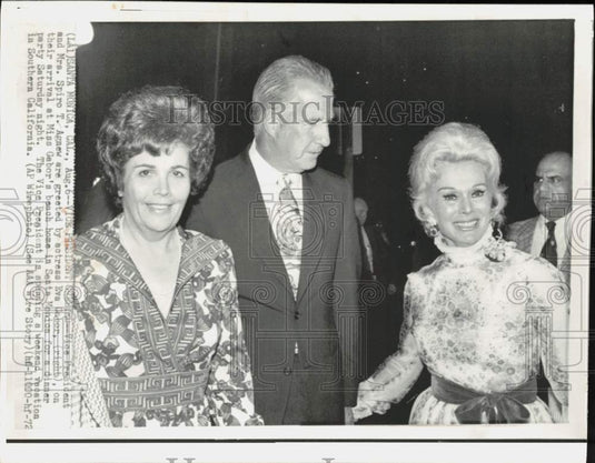 1972 Press Photo Vice President And Mrs. Agnew Greeted By Actress Eva Gabor, CA - Historic Images