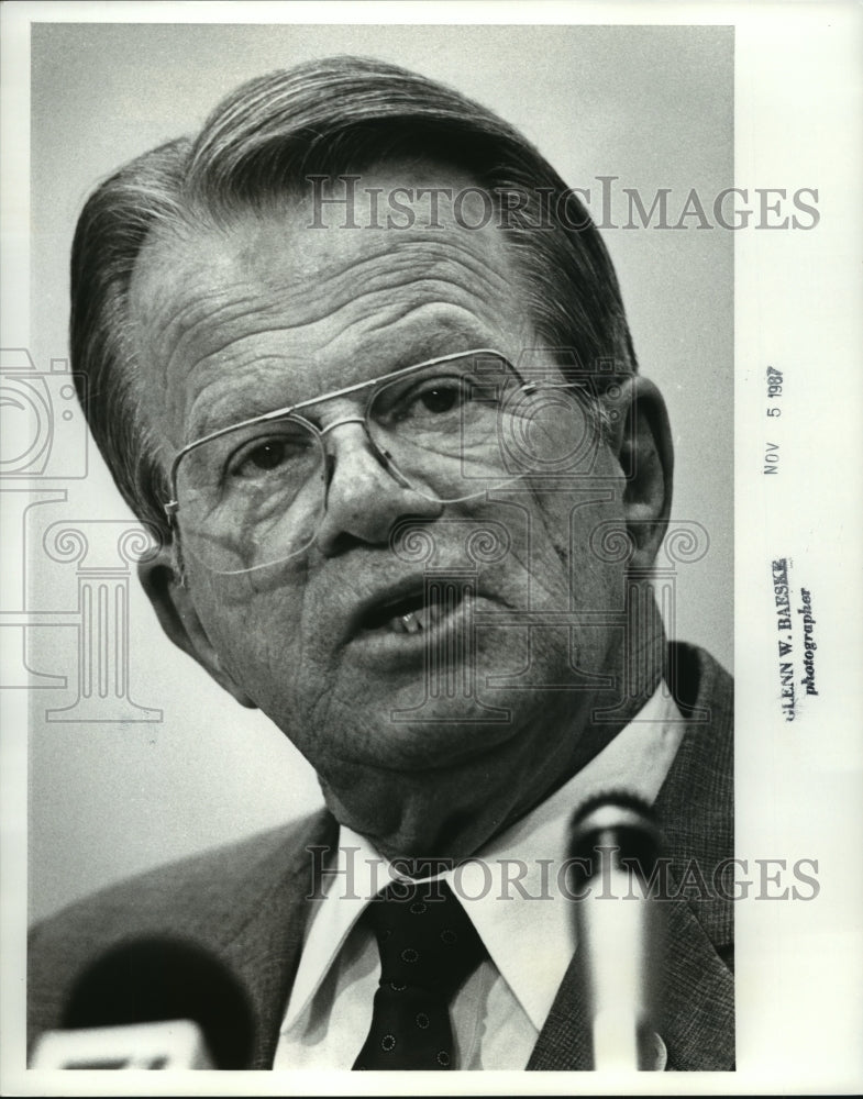 1987 Press Photo Dr. Robert Guillot, President, University of North Alabama- Historic Images