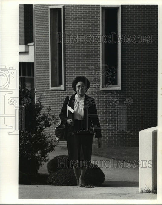 1987 Press Photo Dr. Bessie W. Jones, Dean at Alabama A&M University- Historic Images