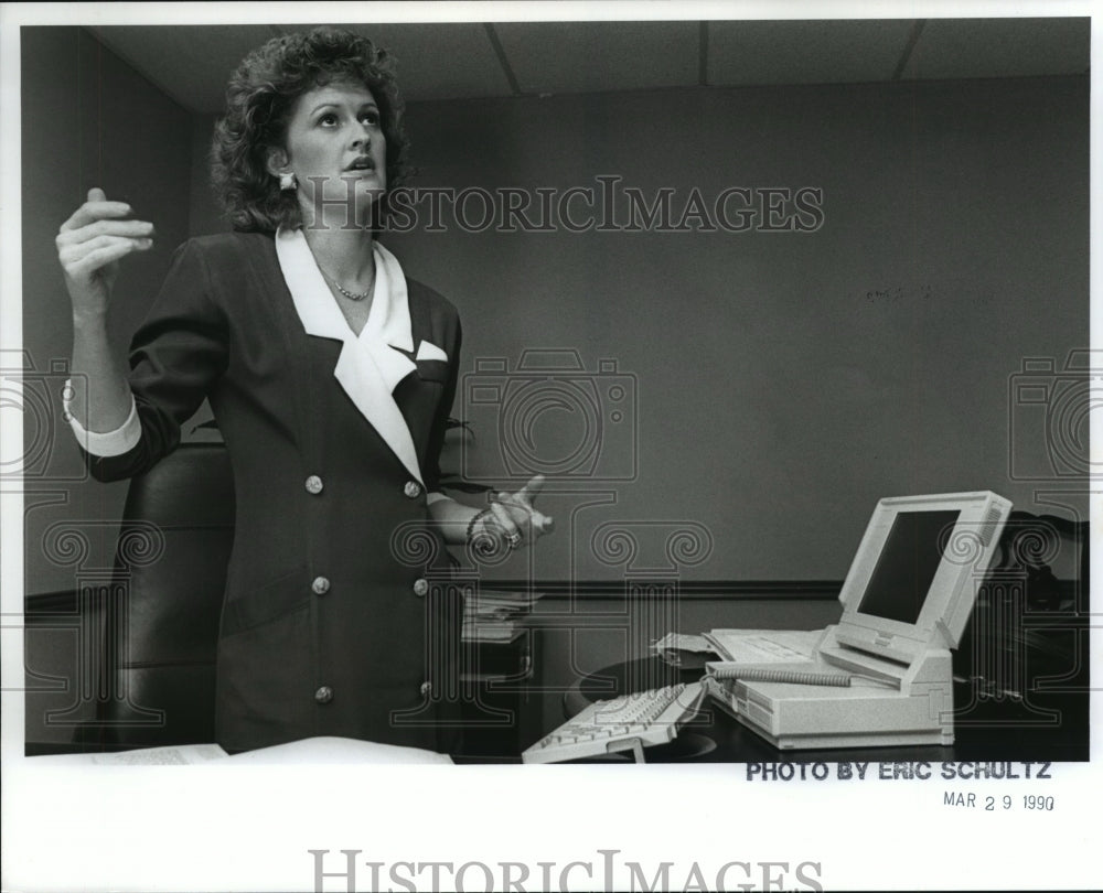 1990 Press Photo Elizabeth Hedden, Bethco, Inc.- Historic Images