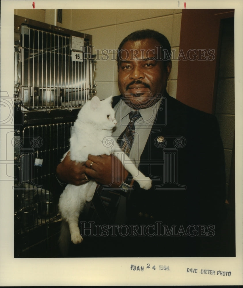 1994 Press Photo John Marion, Director, Huntsville Animal Shelter- Historic Images