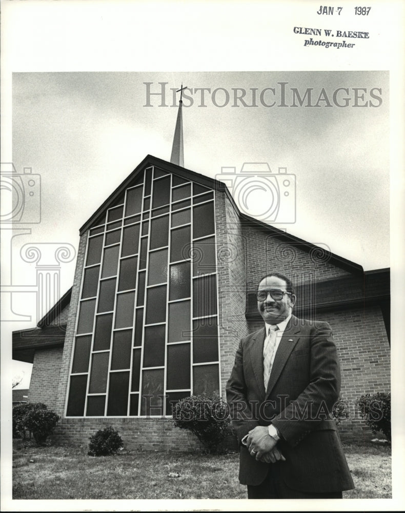 1987 Press Photo Homer L. McCall, Minister, St. John AME- Historic Images