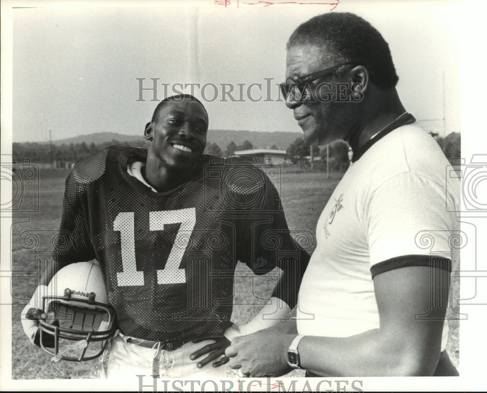 Press Photo Peter Proctor With Ray Green On Football Field - ahta01585 - Historic Images