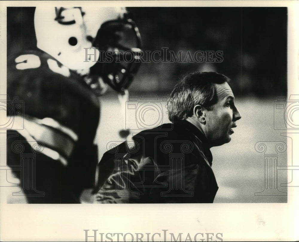 Press Photo Pat Dye Coaches Players During Football Game - ahta02062 - Historic Images