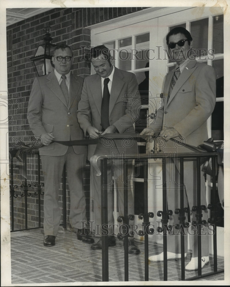 Press Photo Hayse McGahey, Lavell Jackson, Ed Neely Cut Ceremonial Ribbon- Historic Images