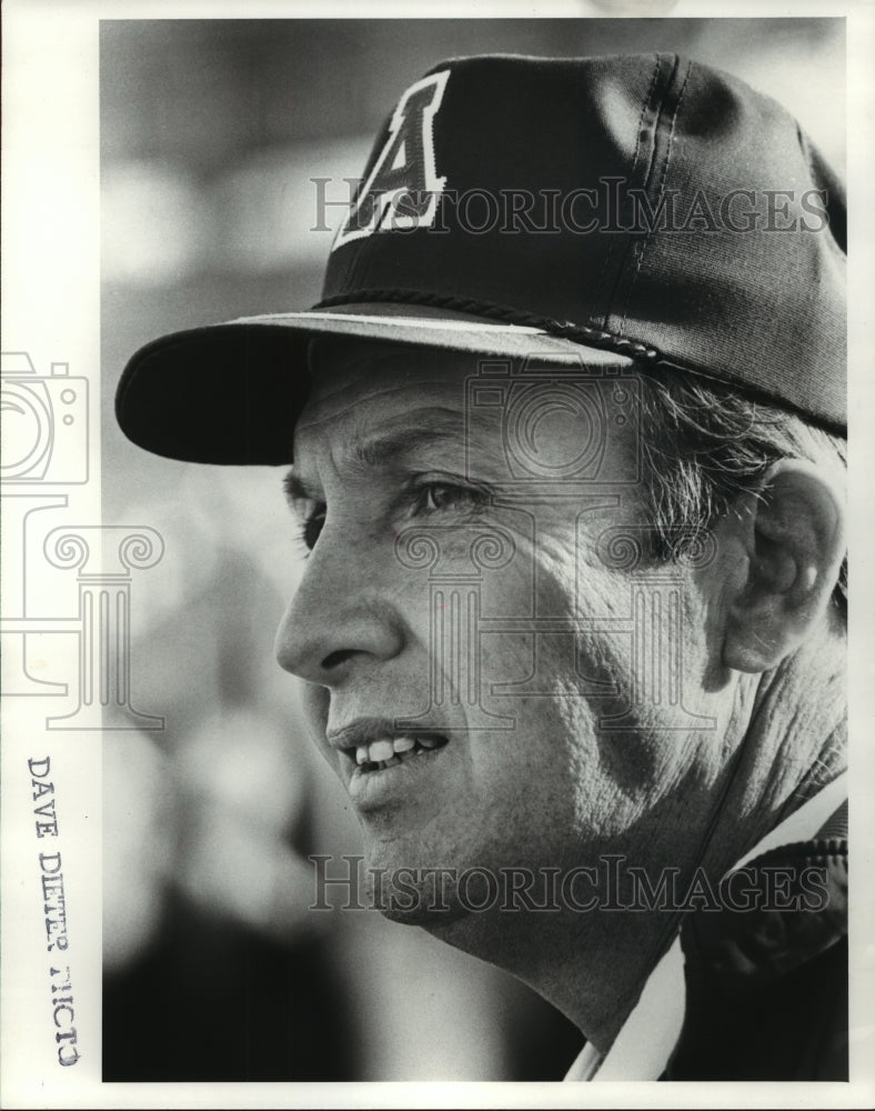 Press Photo Pat Dye, Auburn Tigers Football Coach, in Auburn Baseball Hat- Historic Images