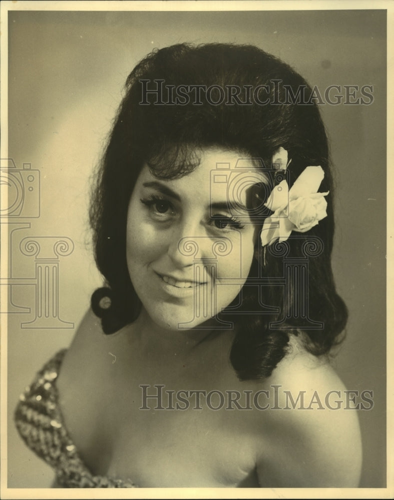 Press Photo Jani Ryder with Flower in her Hair- Historic Images