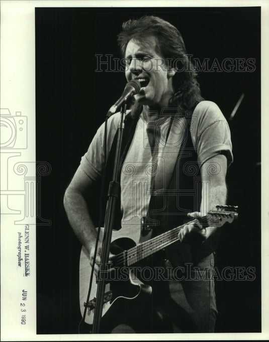 1990 Press Photo Graham Nash, Musician, Singing - ahta03035- Historic Images