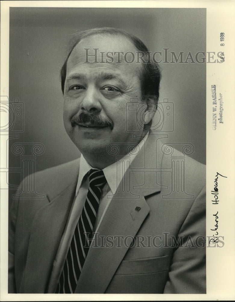 1988 Press Photo Richard A. Holloway, SCI Systems Senior Vice President- Historic Images