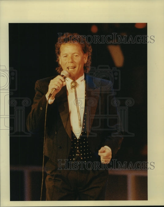 1993 Press Photo Pat Upton, Musician and Pop Singer - ahta03145- Historic Images