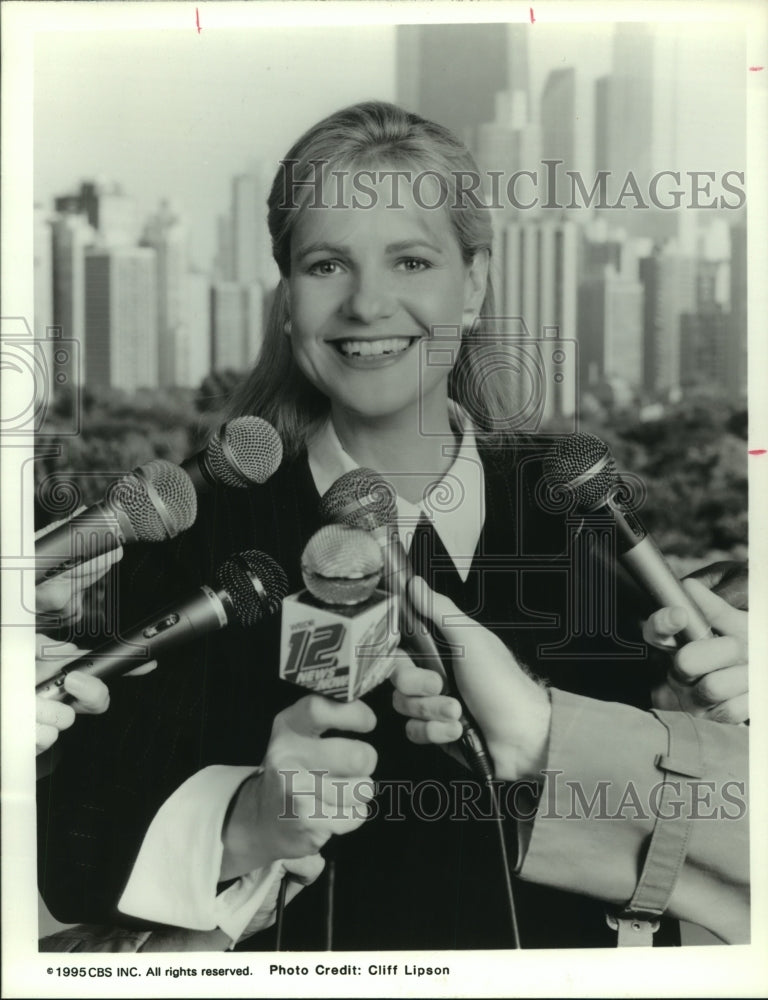 1995 Press Photo Actress Bonnie Hunt of &quot;The Bonnie Hunt Show&quot; on CBS- Historic Images