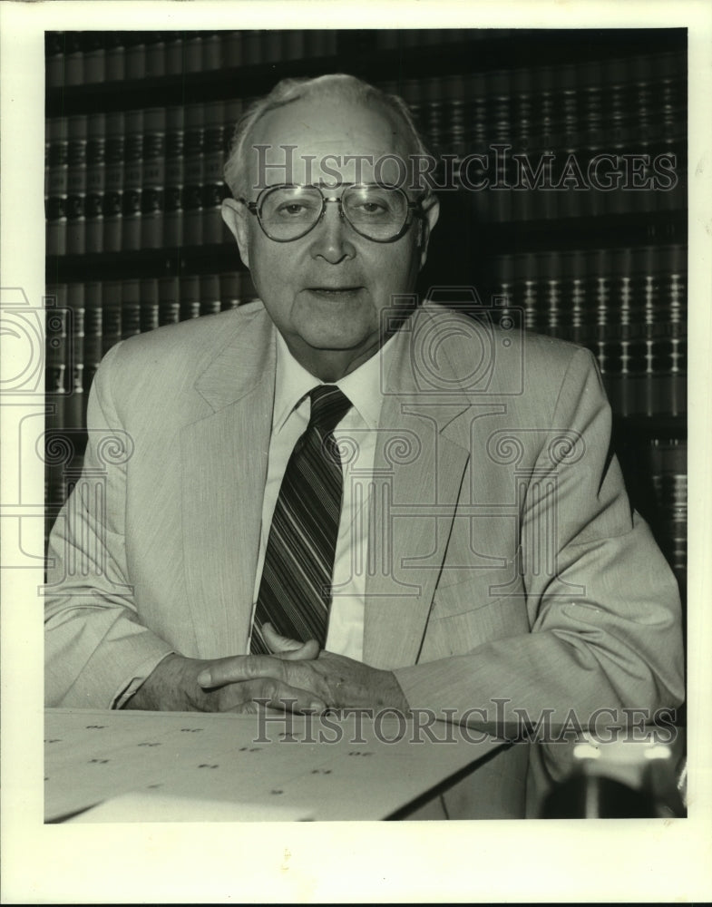 1982 Press Photo Man Sits At His Office Desk- Historic Images