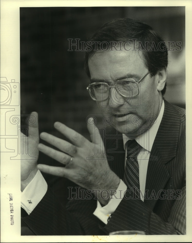 Press Photo Michael Hewitt Speaks At Meeting- Historic Images