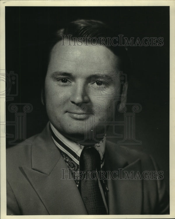 Press Photo Richard R. Van Valkenburgh, Realtor and Financial Planner ...