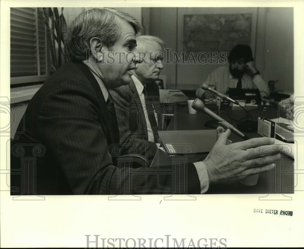 Press Photo Lawrence Mallow Speaks At Geo Hawley Shuttle Investigation- Historic Images