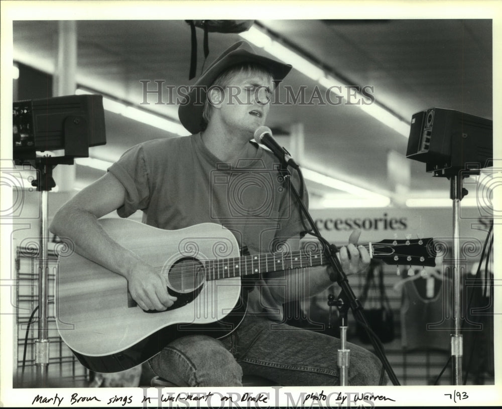 1993 Press Photo Marty Brown, Musician, Performs in Wal-Mart - ahta03934- Historic Images