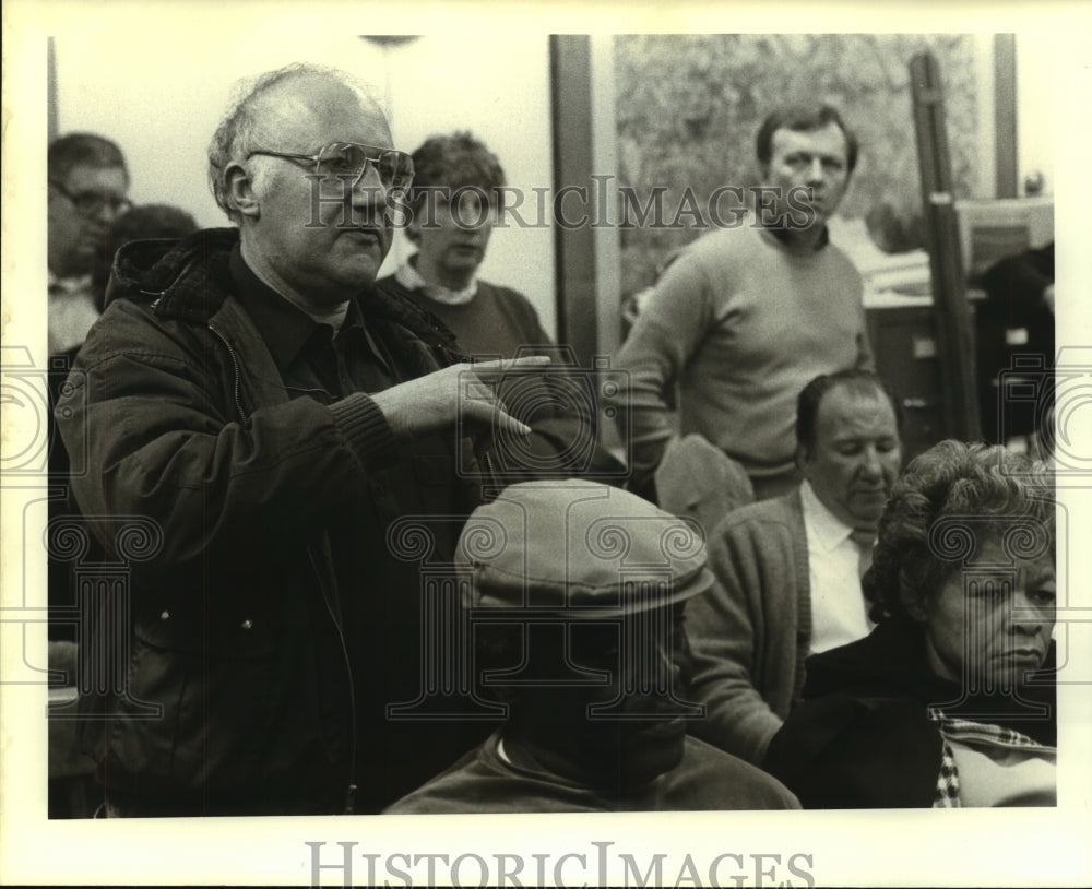 Press Photo Werner Viel stands in group of people- Historic Images