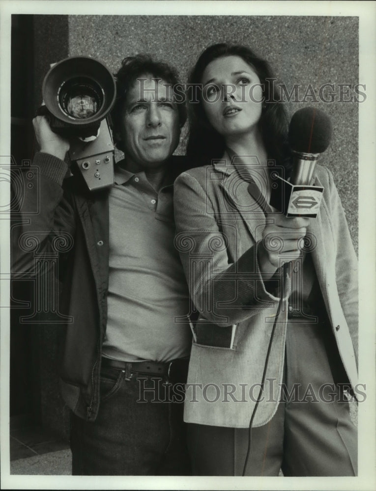 1982 Press Photo Janet Eilber and Greg Mullavey, Actors - ahta04183- Historic Images