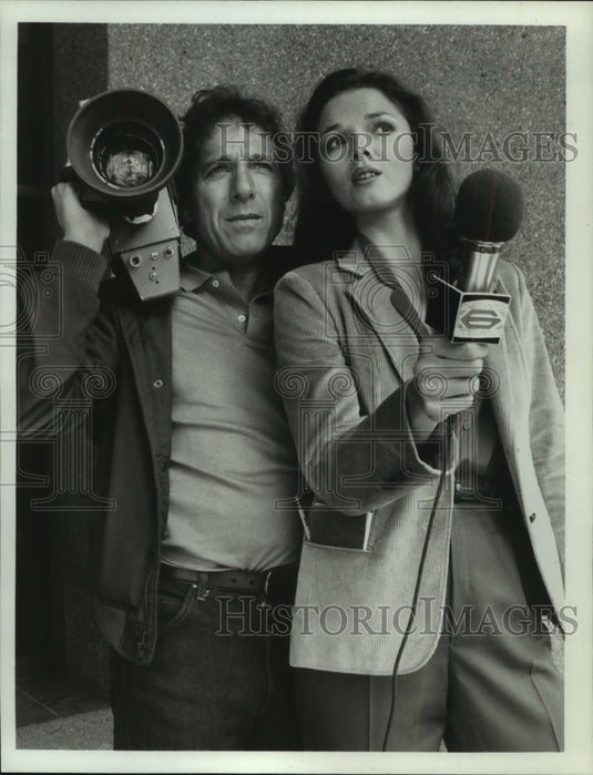 1982 Press Photo Janet Eilber and Greg Mullavey, Actors - ahta04183- Historic Images