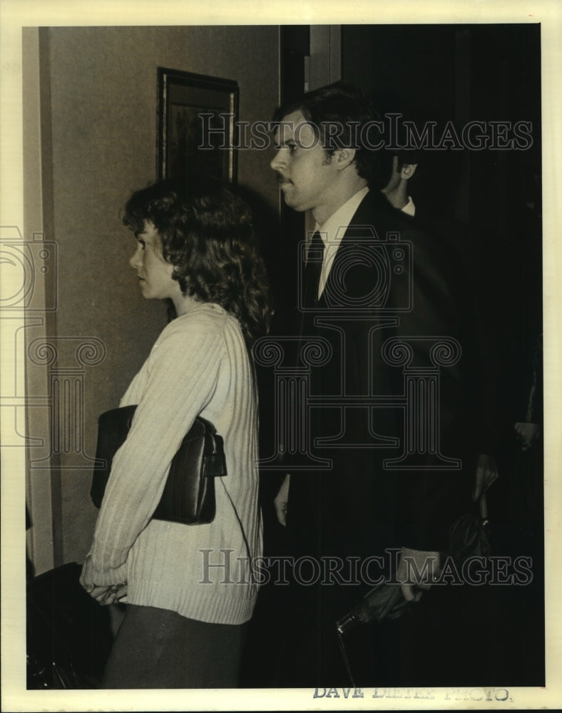 1982 Press Photo HSV Police Officer And Attorney Robert Tuten Walks With Woman- Historic Images