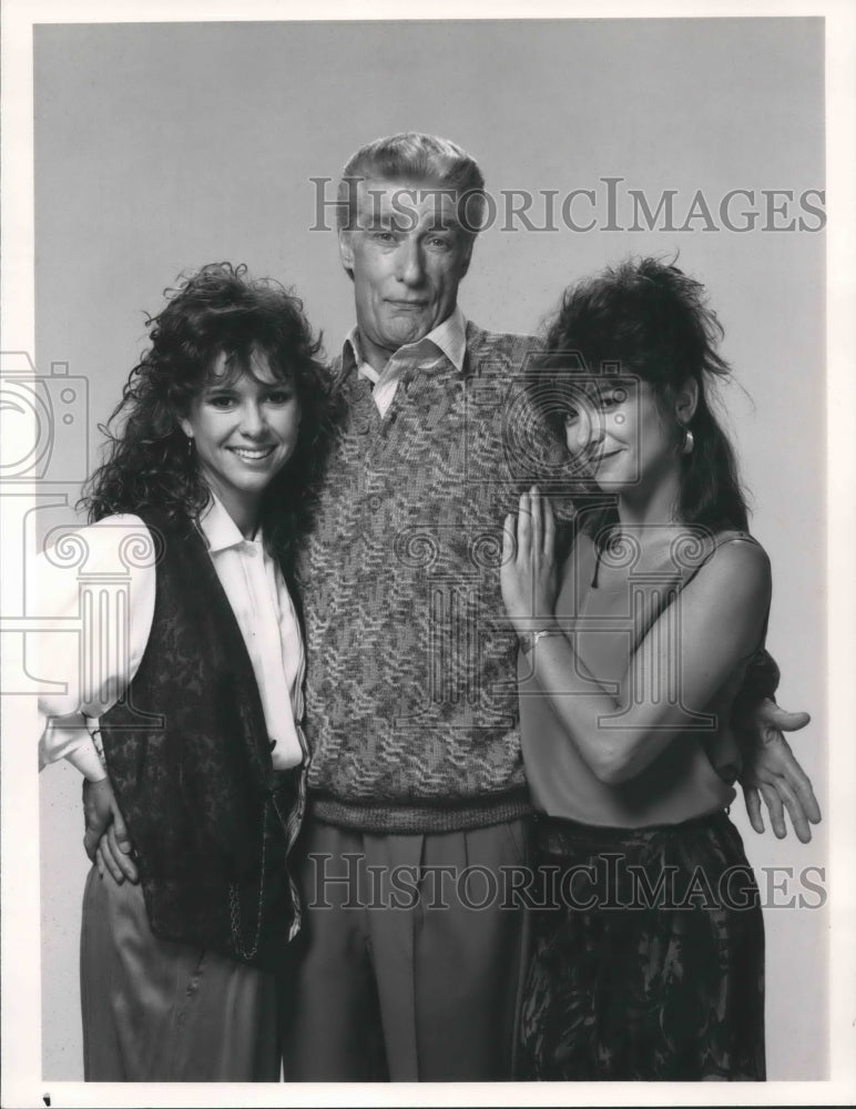 Load image into Gallery viewer, 1989 Press Photo Kristy McNichol, Richard Mulligan, Dinah Manoff in "Empty Nest"

