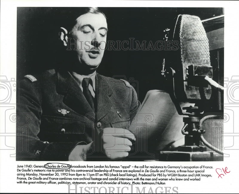 Load image into Gallery viewer, 1940 Press Photo General Charles de Gaulle Gives Radio Address - ahtx01287
