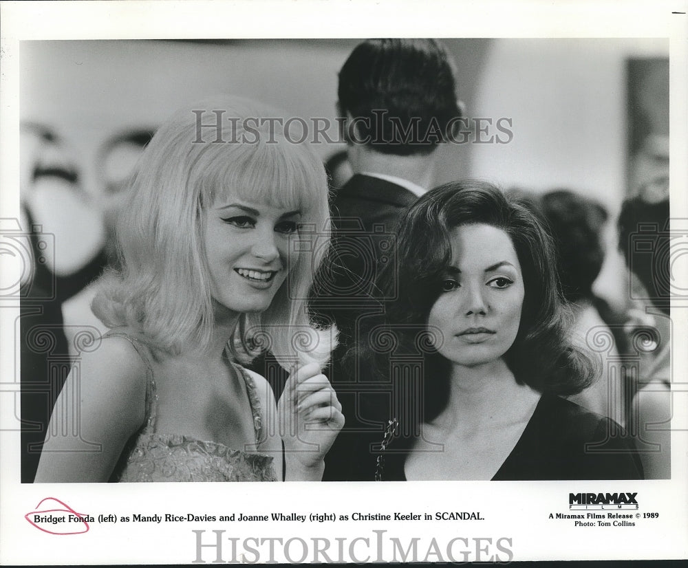 1989 Press Photo Bridget Fonda and Joanne Whalley, Actresses in &quot;Scandal&quot;- Historic Images