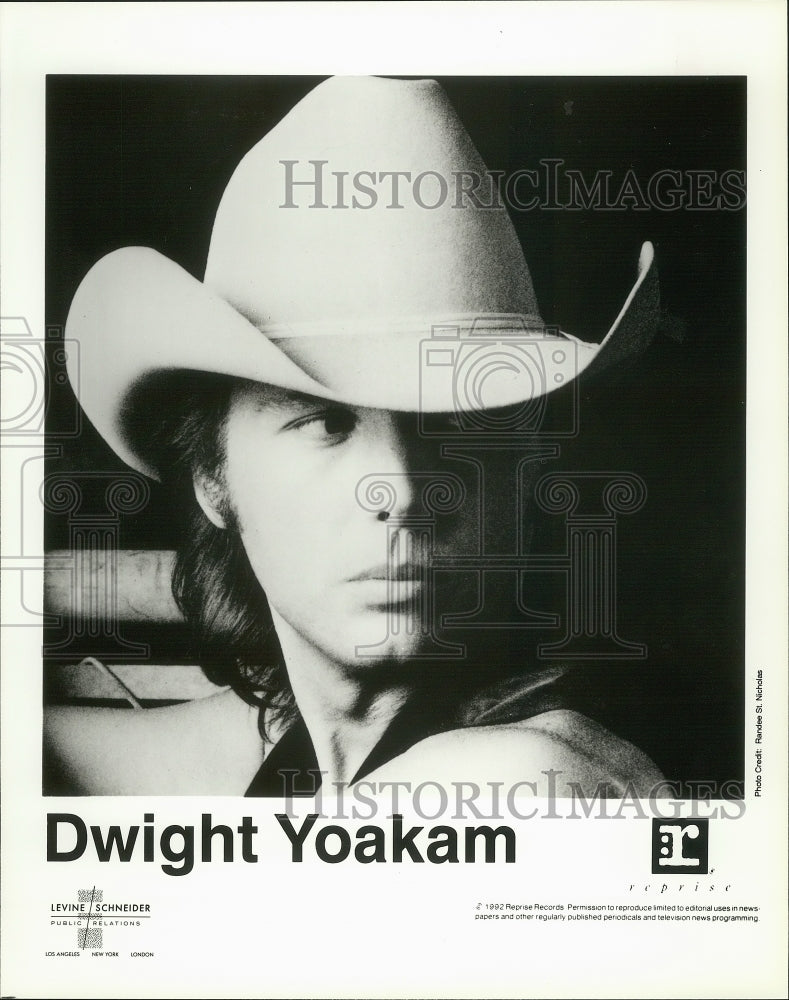 1992 Press Photo Dwight Yoakam, American Country Music Musician- Historic Images