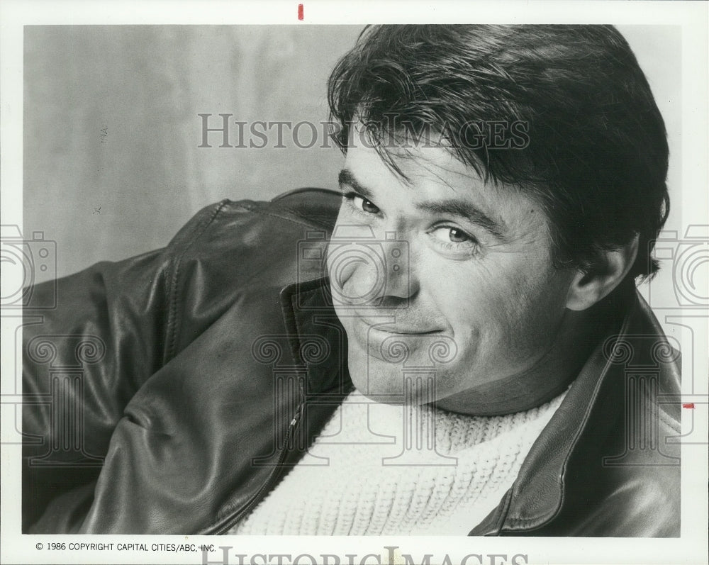 1986 Press Photo Actor Richard Urich in ABC-TV's Series "Spenser: For Hire"