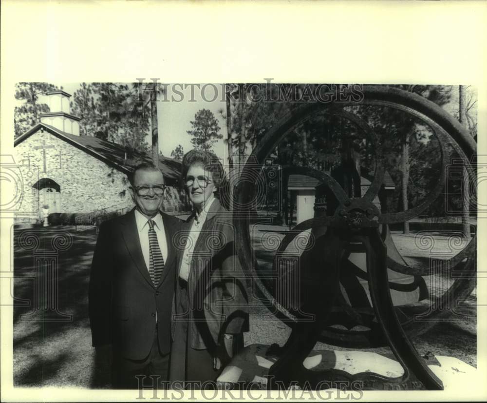 1989 Press Photo Home of Grace, VanCleave, Mississippi, Unidentified couple- Historic Images