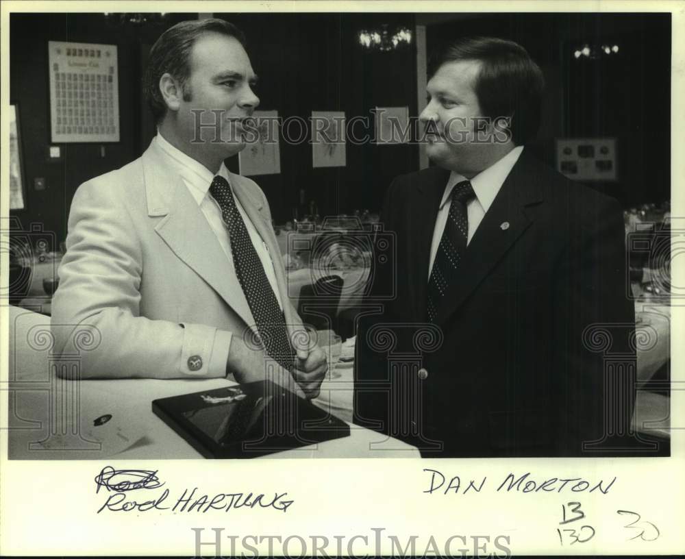 Press Photo Rod Hartung &amp; Dan Morton talking at Reporter Luncheon, Mississippi- Historic Images