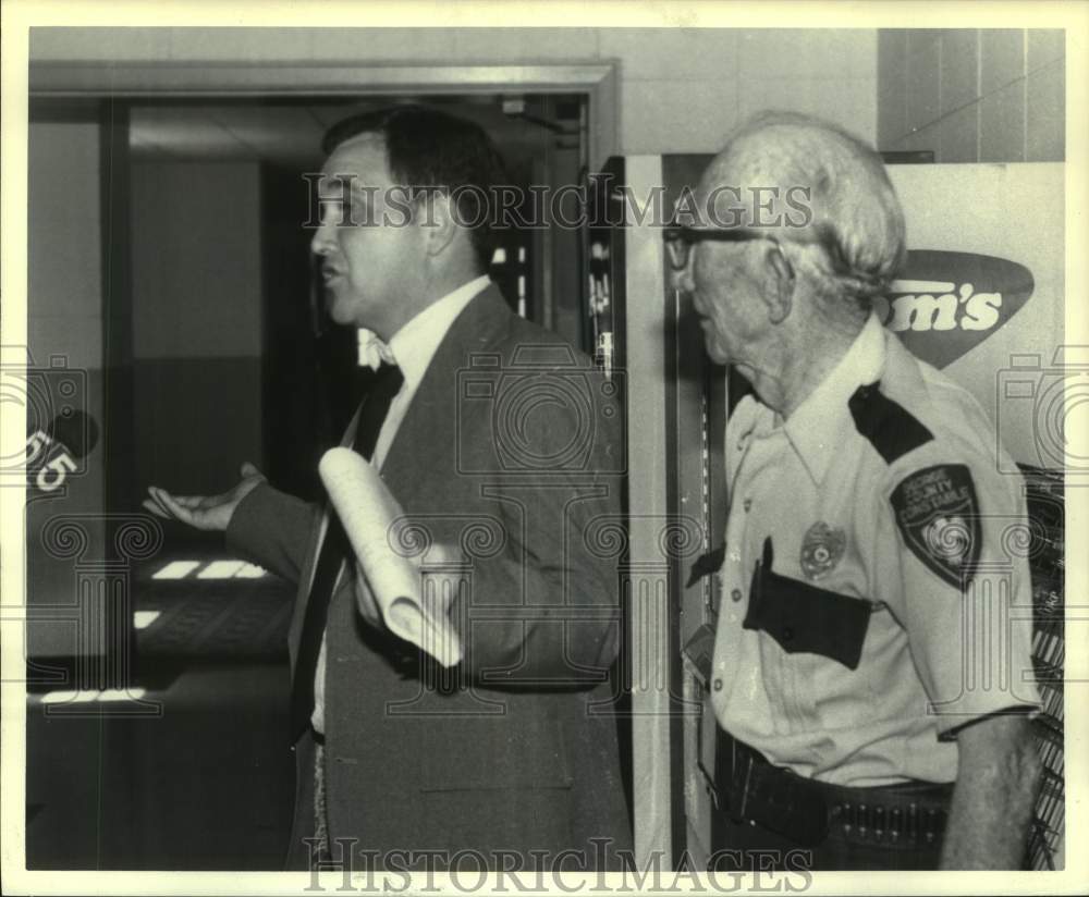 Press Photo Constable watches man discussing Bethel Home controversy with press- Historic Images