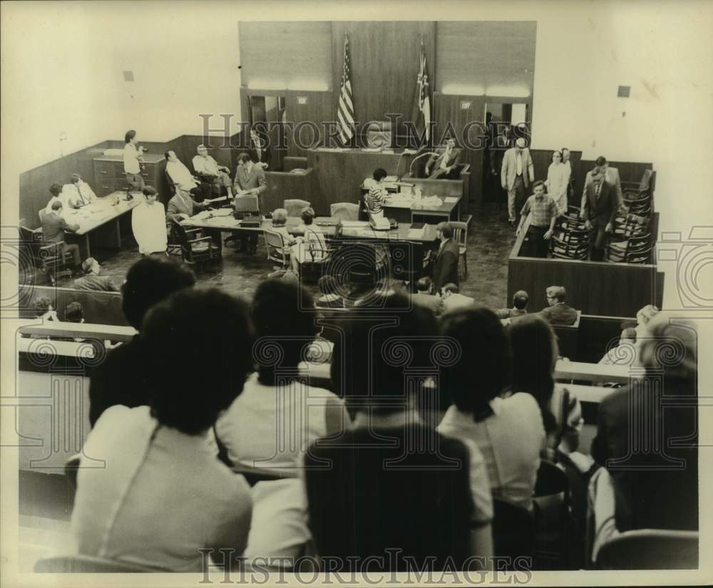 Press Photo View from the courtroom audience at the Carolee Biddy trial - Historic Images