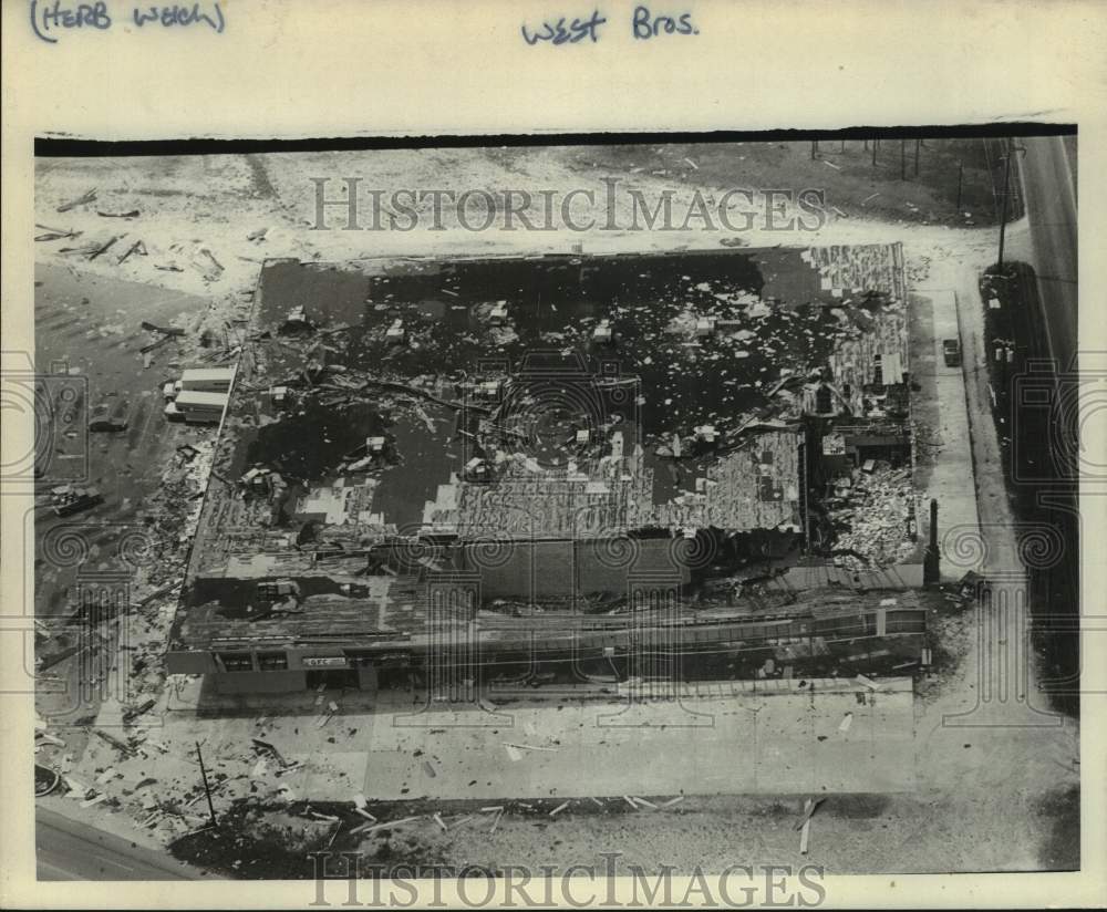 1979 Press Photo Damaged West Bros. building after Hurricane Frederic- Historic Images