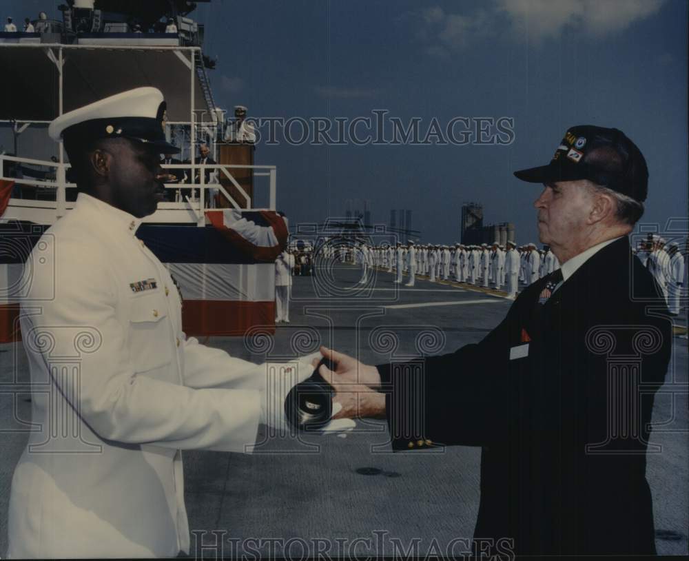 1997 Press Photo Passing of &quot;Long Glass&quot; USS Bataan, LHD-5 commission ceremony- Historic Images