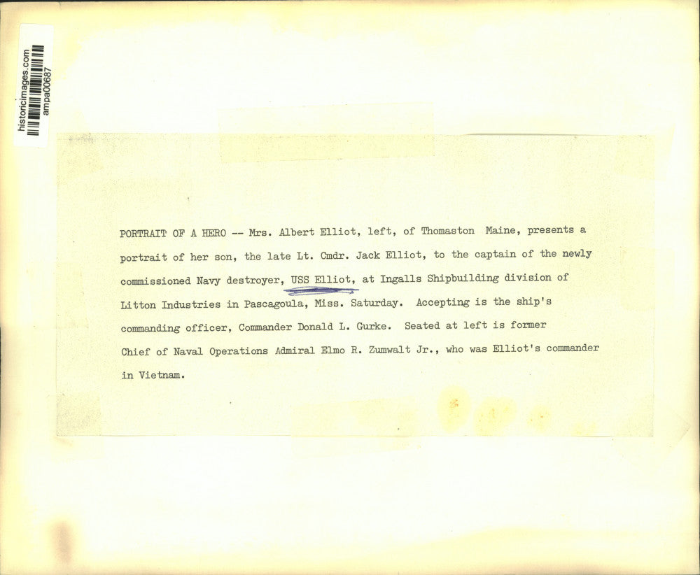 Press Photo Mrs Elliot presents portrait of son to Donald L Gurke in Pascagoula